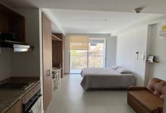 Rodadero Sur, vista al mar. allows 18 year olds to book a room