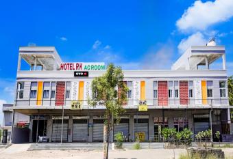 OYO RK HOTEL allows 18 year olds to book a room