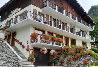 H  tel Flor Alpes has Balcony rooms