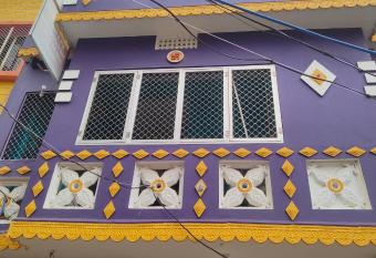 JHARANA GUEST HOUSE has Smoking rooms