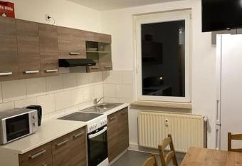 Monteurwohnung mit 5 Einzelbetten in Bitterfeld allows 18 year olds to book a room