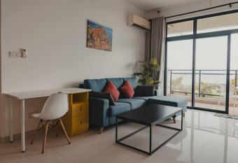 Oceanfront Suite 4R3B 8 - 12pax D1604 King s Homestay has rooms with a private hot tub