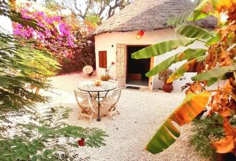 Cosy Case avec son Jaccuzi priv   Saly has rooms with a private hot tub