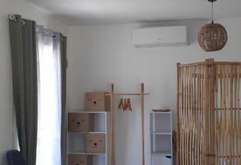 la petite maison has Balcony rooms