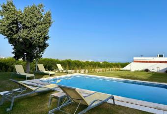 Vila No  lia has rooms with a private hot tub