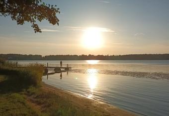 Gusti  i allows 18 year olds to book a room