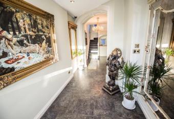 The Peacock Townhouse Hotel Kenilworth - Warwick allows 18 year olds to book a room