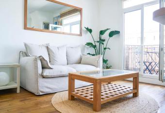 Beautiful apartment with views of Montmartre has Balcony rooms