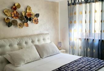 La Petite - Certaldo allows 18 year olds to book a room