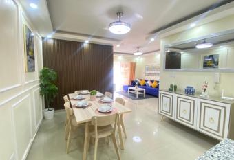 Yiry has Balcony rooms