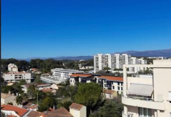 Appartement 10 min Croisette has Balcony rooms