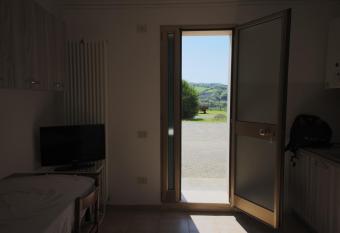 DA MAURO allows 18 year olds to book a room