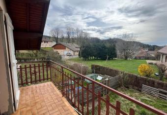 Appartement au c  ur du village has Balcony rooms