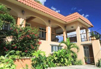 Villa Coral Guesthouse allows 18 year olds to book a room