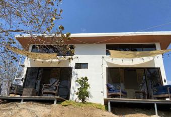 Cozy Cottage on hilltop near Conchal - Casa Huella has Balcony rooms