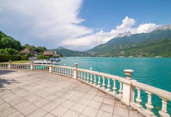 Balcon sur le lac charmant T3 avec vue spectaculaire has Balcony rooms