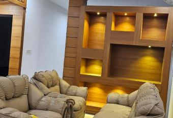 LMR Stays and Holidays has Balcony rooms