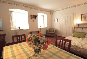 Bioweingut Hauerhof 99 -apartment 1 has Balcony rooms