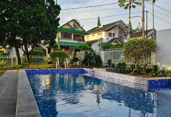Villa Nesa has Balcony rooms