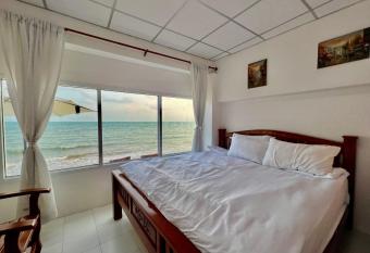Gao Check in Phala Beach Front has Balcony rooms