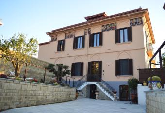 VILLA AGOSTINO LUXURY B&b has Balcony rooms