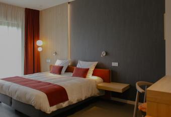 H  tel Les Fines Gueules allows 18 year olds to book a room