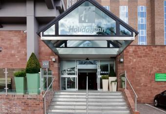 Holiday Inn Kenilworth - Warwick, an IHG Hotel allows 18 year olds to book a room