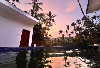 Nila Farms - Farm stay with a unique swimming Pool has Balcony rooms