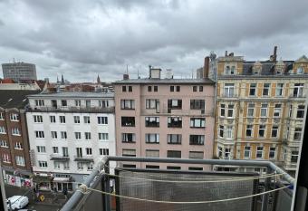 Zentrale 1-Zimmer Wohnug in Hannover allows 18 year olds to book a room