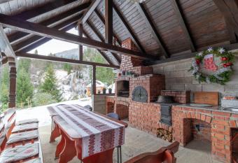 Casa de Vacanta Cascada has Balcony rooms