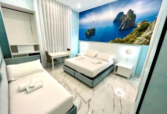 DUOMO MIRADOIS 152 NAPOLI has Balcony rooms