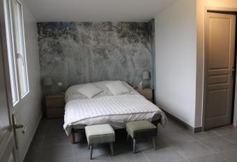 tranquillit   au milieu des champs allows 18 year olds to book a room