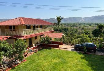 UshaGaurai Farm has Balcony rooms