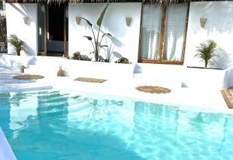 Villa Ocean Breeze has Balcony rooms