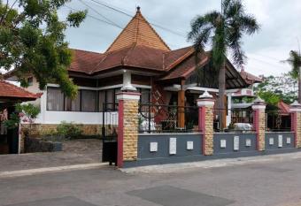 Sekar Wangi Homestay has Balcony rooms