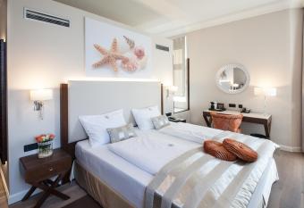 Boutique Hotel Adria has Balcony rooms