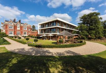 Wivenhoe House Hotel has Balcony rooms