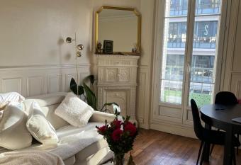 Nice apartement near to Paris has Balcony rooms