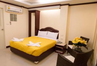 Honey House 3 allows 18 year olds to book a room