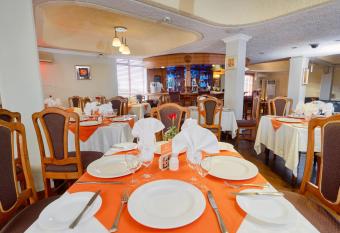 Gold Crest Hotel has Balcony rooms