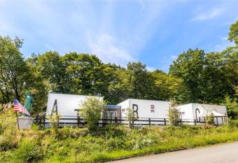                            Hana                   has Balcony rooms