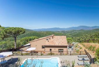 Villa monta  a has Balcony rooms