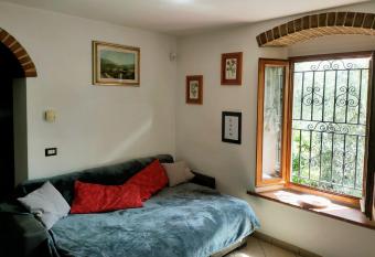 Appartamento rustico nel cuore di San Baronto has Balcony rooms