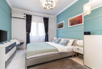 Moonlight Central Apartments allows 18 year olds to book a room