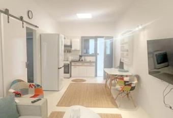 Aggelos Apartment Central in Antiparos allows 18 year olds to book a room