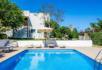 Finca Blanca has Balcony rooms