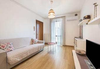 Clo Apartment Garda Lake has Balcony rooms