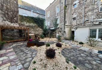 Pretty atypical nest with garden has Balcony rooms