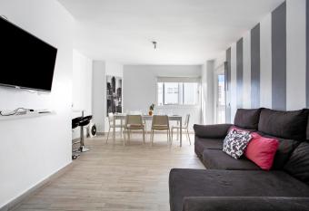 Casa Alubsan has Balcony rooms