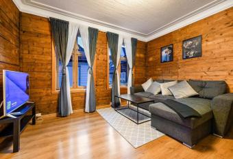 Kong Oscars gate 28 - 303 has Balcony rooms